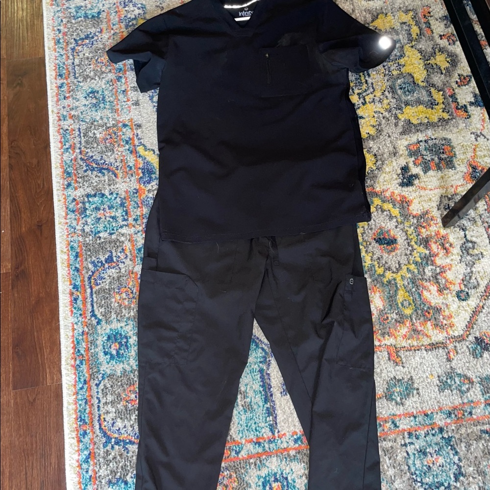 BLACK MALE SCRUBS SET (Large Pants/Medium Top)